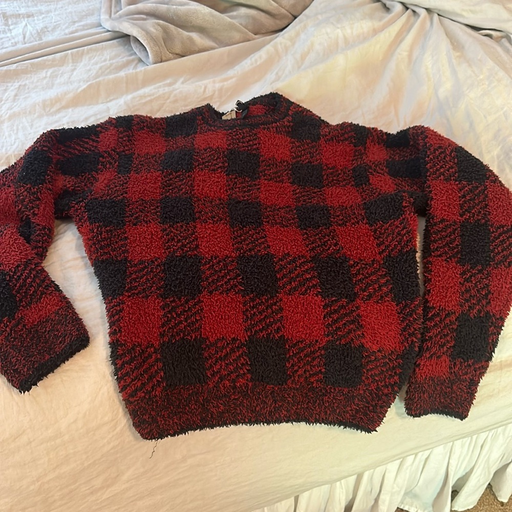 Skims Cozy unisex pullover. Color: brick buffalo check. Size: S/M